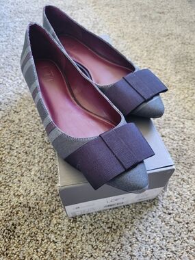 LOFT Gray and Navy Bow Pointed-Toe Flats